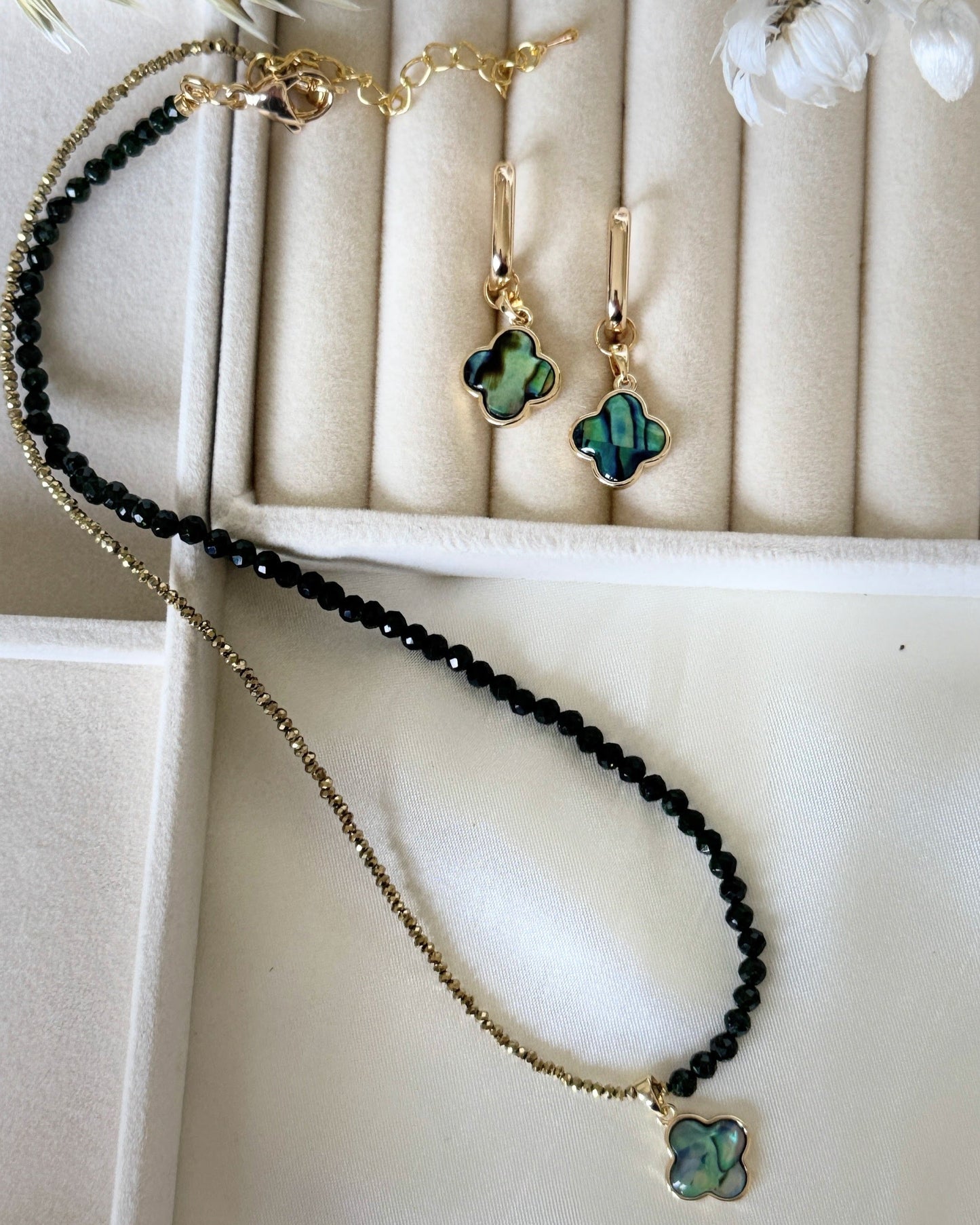 Lucky clover hematite crystal jewelry set with necklace and earrings