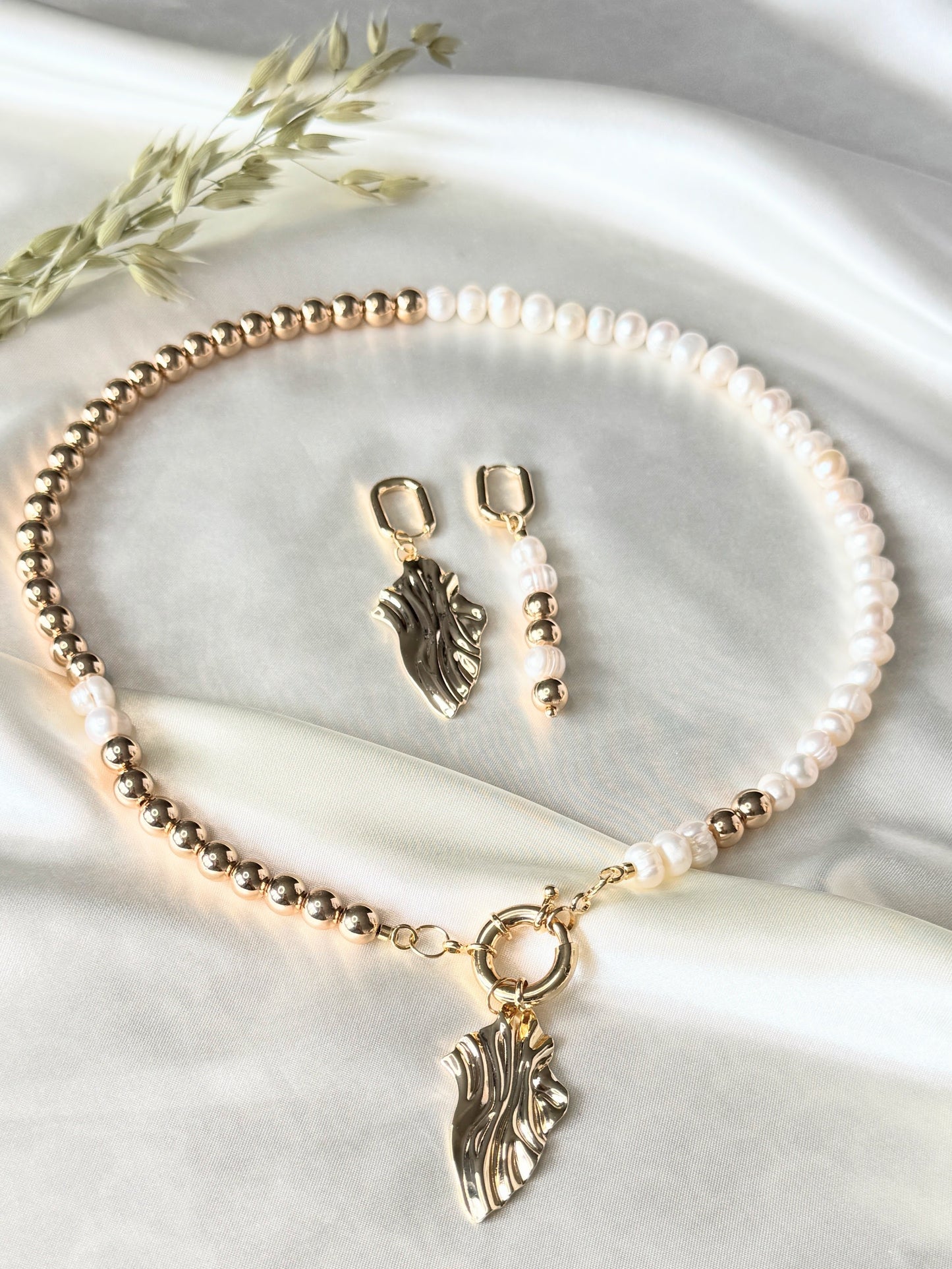Elegant golden hematite and pearl necklace, earrings set