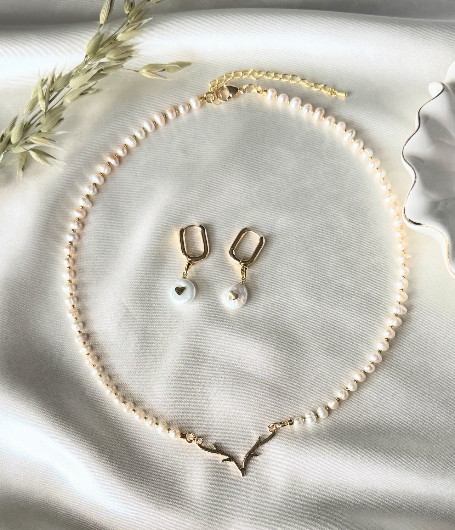 Elegant pearl and gold deer antler necklace paired with drop earrings
