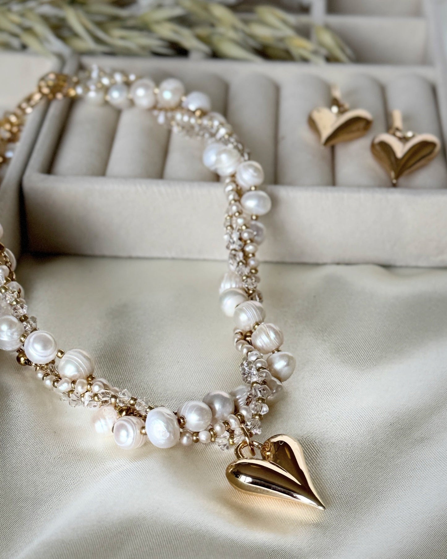 Freshwater pearl and crystal jewelry set with necklace and earrings
