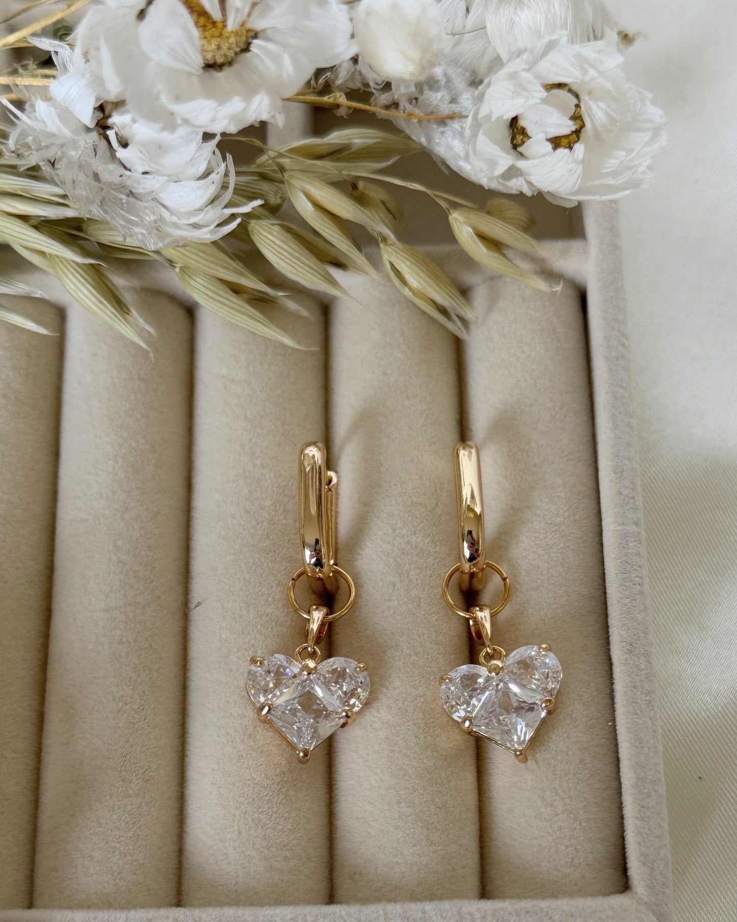 Crystal Heart Pendant Pearl Jewelry Set - Malvy Jewelry