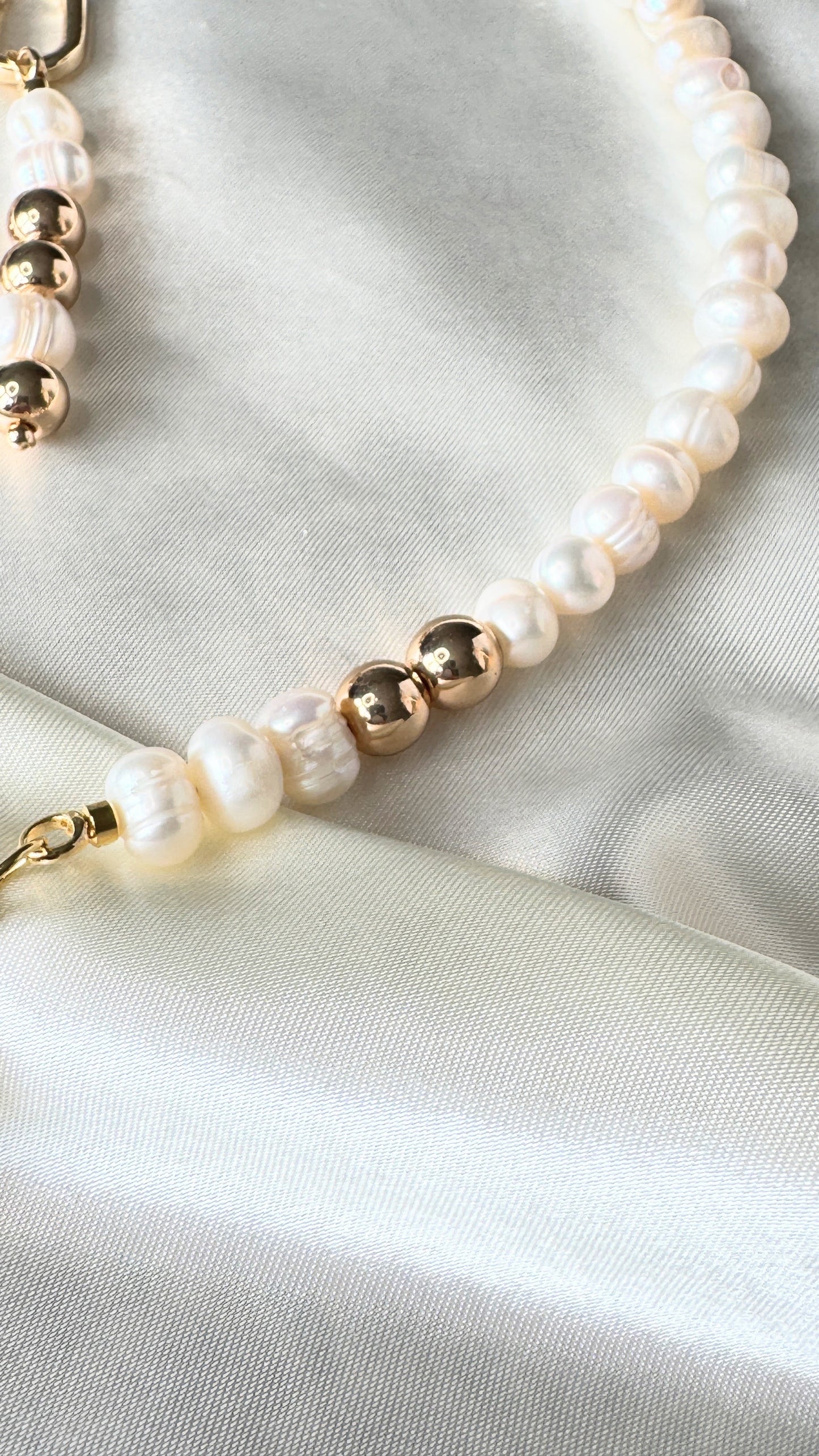Pearl beads necklace