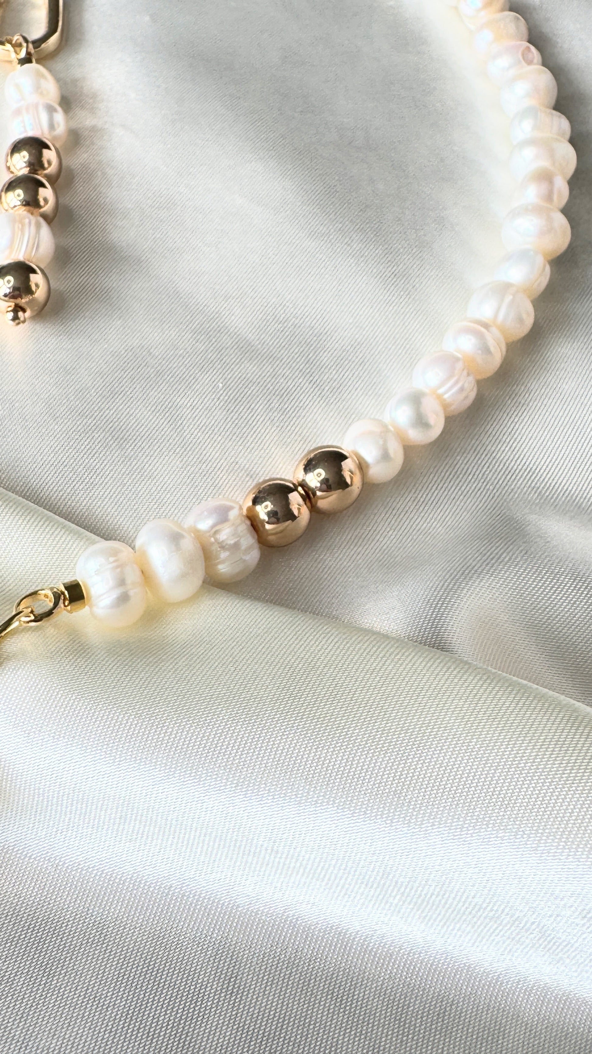 Pearl beads necklace